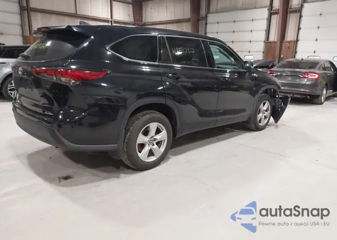 2022 Toyota Highlander Le z USA, uszkodzony, nr VIN 5TDBZRBH9NS220134